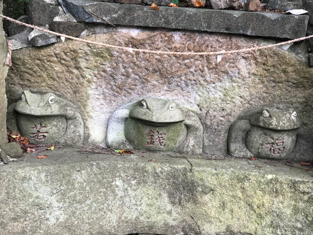 高石神社　三蛙